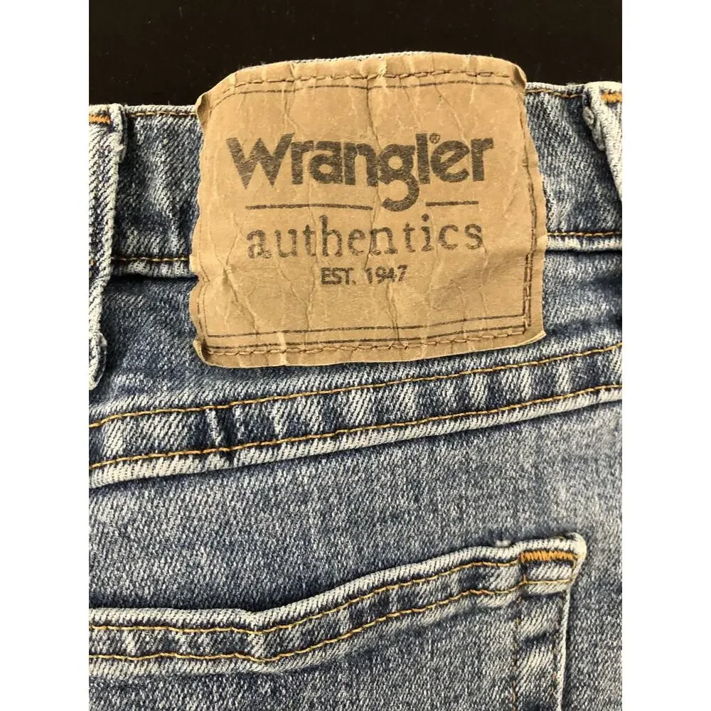 Wrangler Jeans Mens 34x32 Blue Light Wash Straight Stretch Denim Authentics